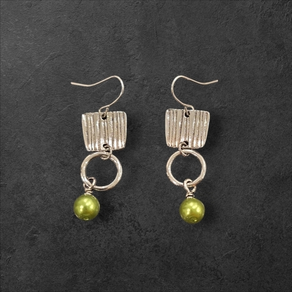 Elegant Silver and Green Dangle Earrings - Picture 1 of 1